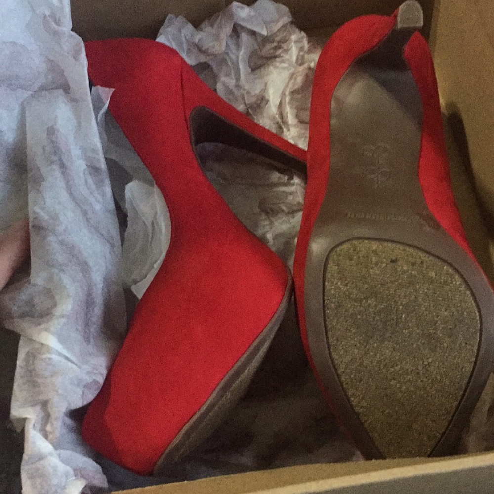Shoes - Picture 2 of 4